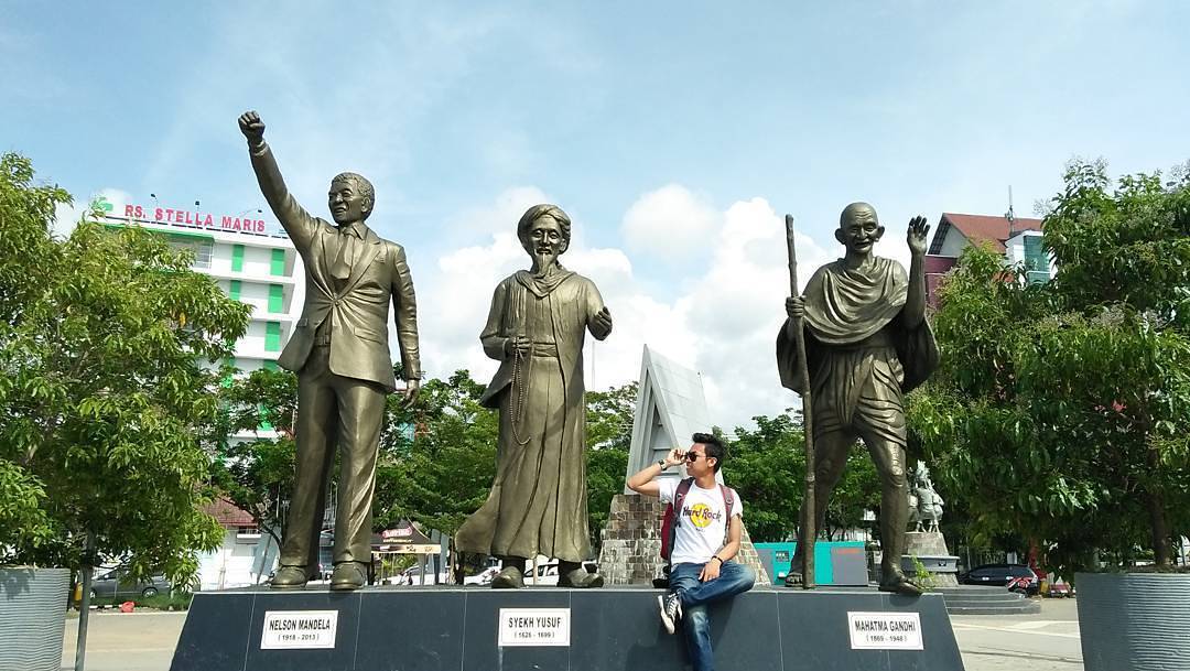 11 Patung Pahlawan pantai losari