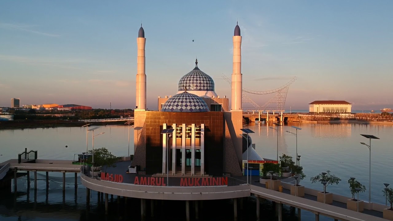 Masjid Terapung Amirul Mukminin