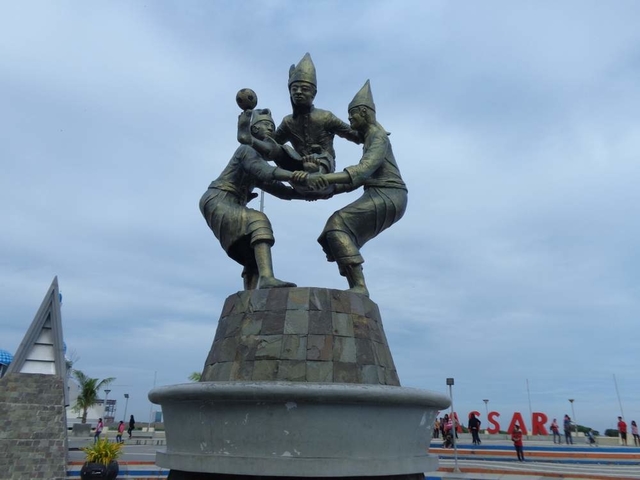 Patung Tematik pantai losari