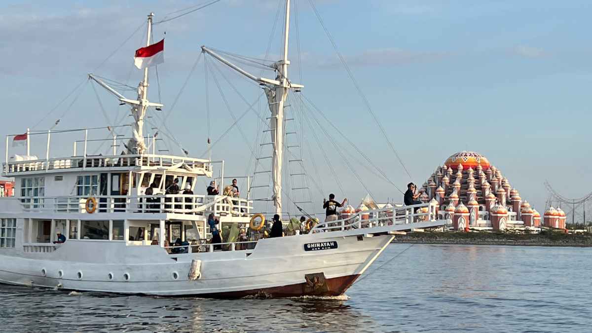 Wisata Perahu di Center Point of Indonesia