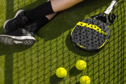 Harga Sewa Raket Padel di Lapangan