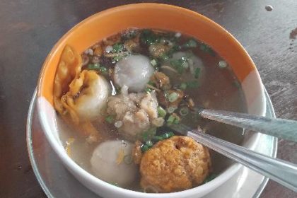 Tempat Makan Nyuknyang Halal di Makassar