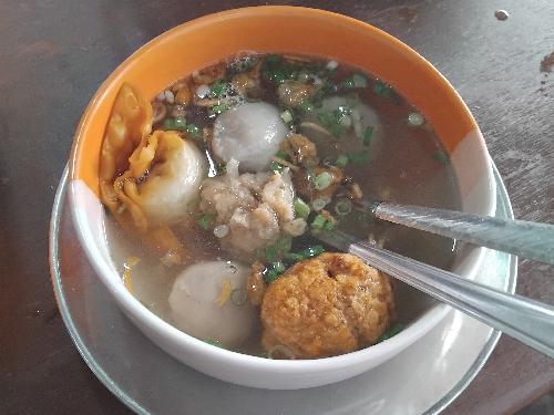 Tempat Makan Nyuknyang Halal di Makassar