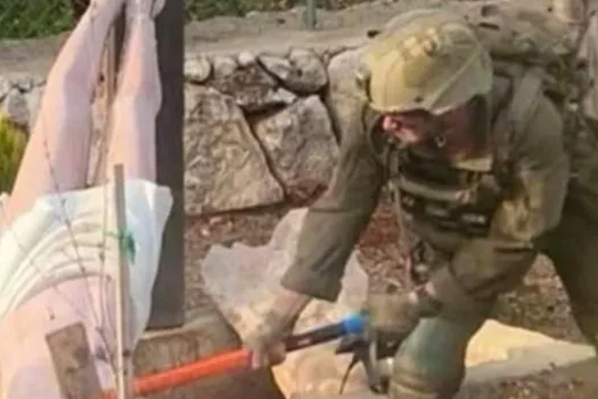 Video Tentara Israel Rusak Patung Yesus di Lebanon Viral