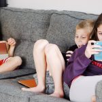 Cara Mengurangi Screen Time Anak di Rumah